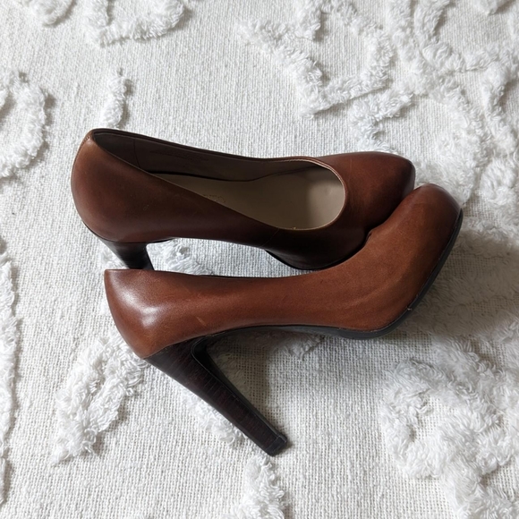 LAST CHANCE!!   Franco Sarto tan leather pumps, size 7 - Picture 4 of 7